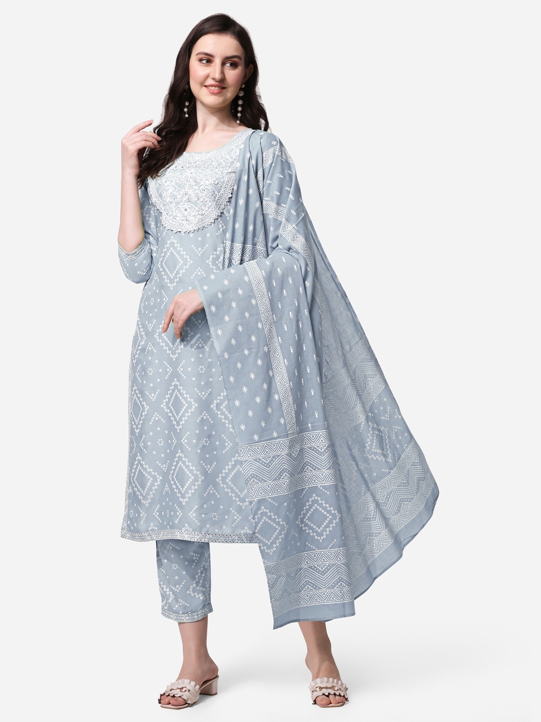

MIRCHI FASHION Women Grey Bandhani Printed Thread Work Kurta with Trousers & With Dupatta