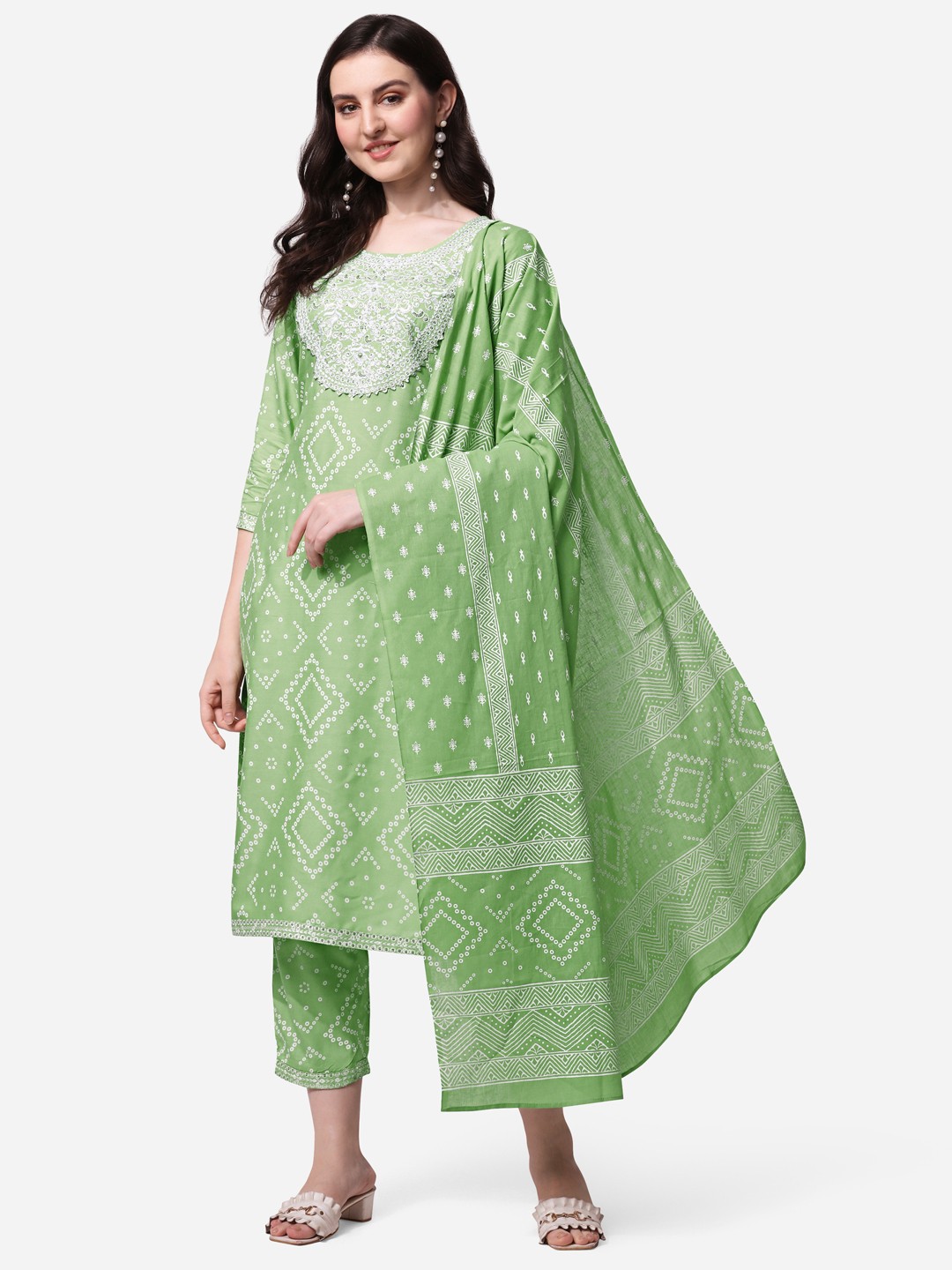 

MIRCHI FASHION Women Green Bandhani Printed Thread Work Kurta with Trousers & With Dupatta