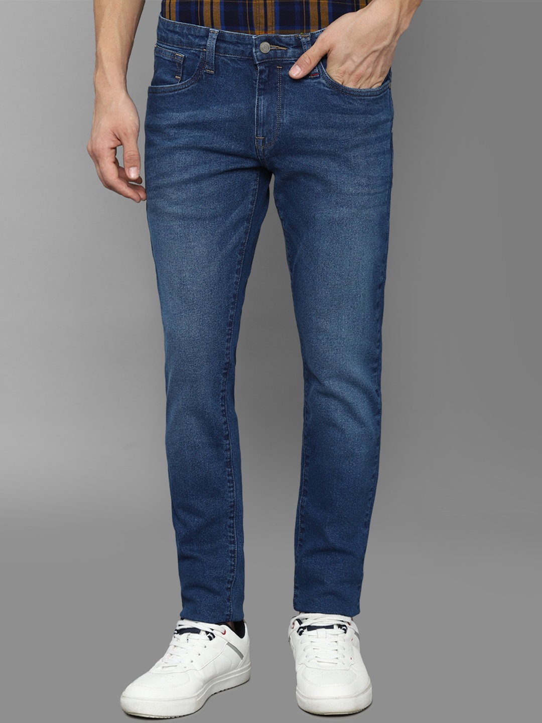 

Allen Solly Sport Men Blue Skinny Fit Light Fade Jeans