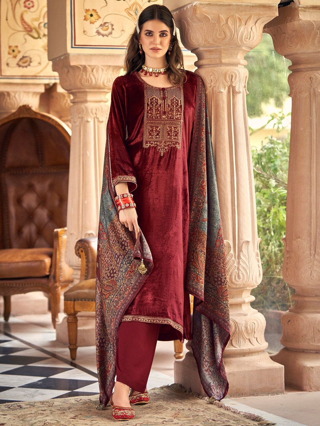 

Stylee LIFESTYLE Women Maroon & Gold-Toned Embroidered Velvet Unstitched Dress Material