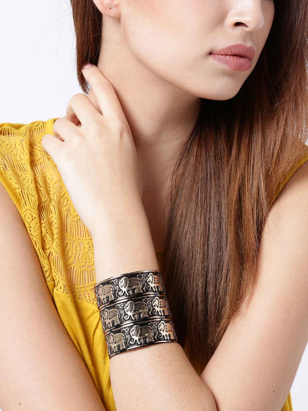 

YouBella Gold-Toned & Black Elephant-Textured Cuff Bracelet