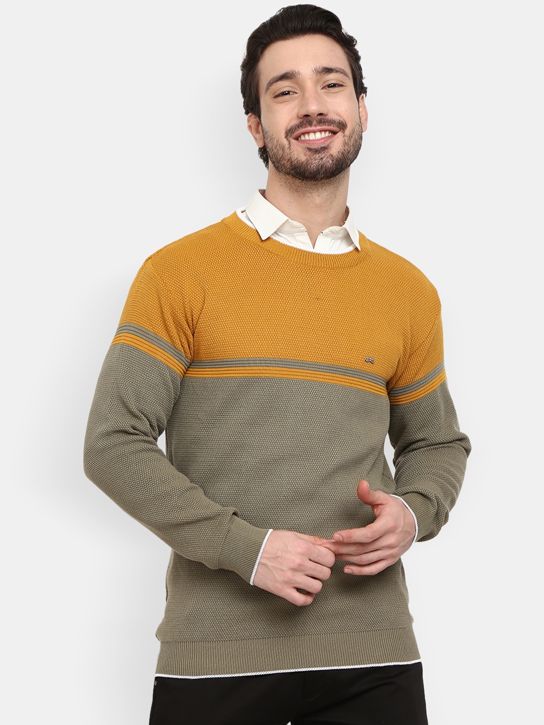 

V-Mart Men Black Sweatshirt