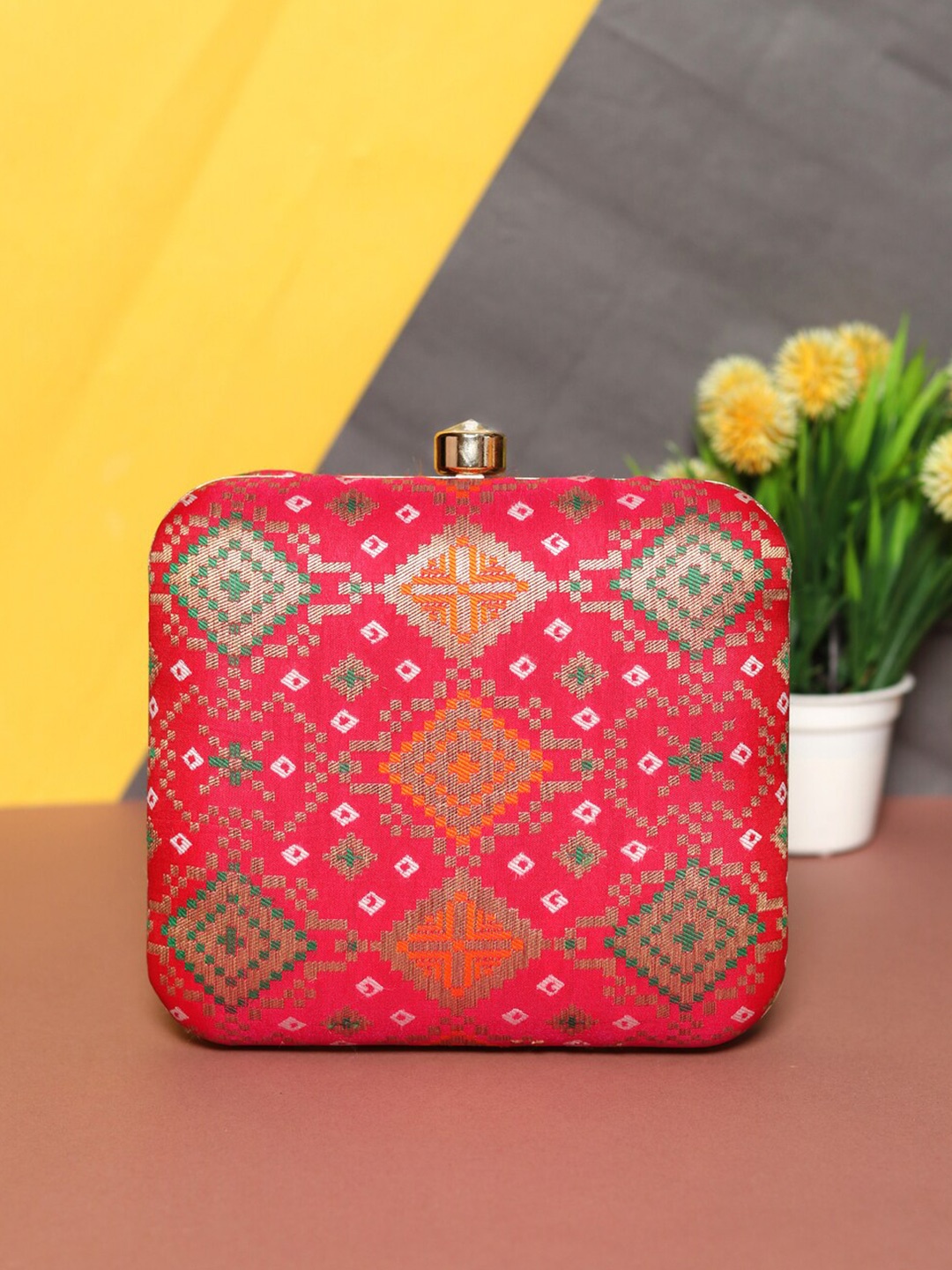 

NR By Nidhi Rathi Women Coral & Gold-Toned Printed Box Clutch