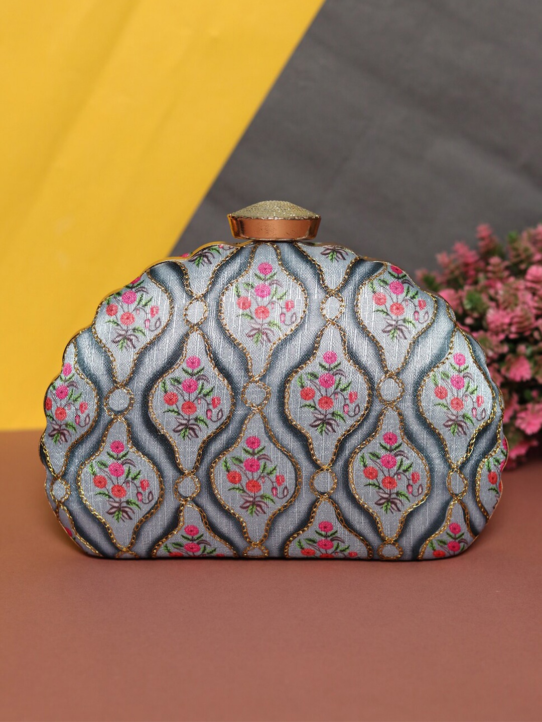 

NR By Nidhi Rathi Women Green & Red Printed Embroidered Box Clutch