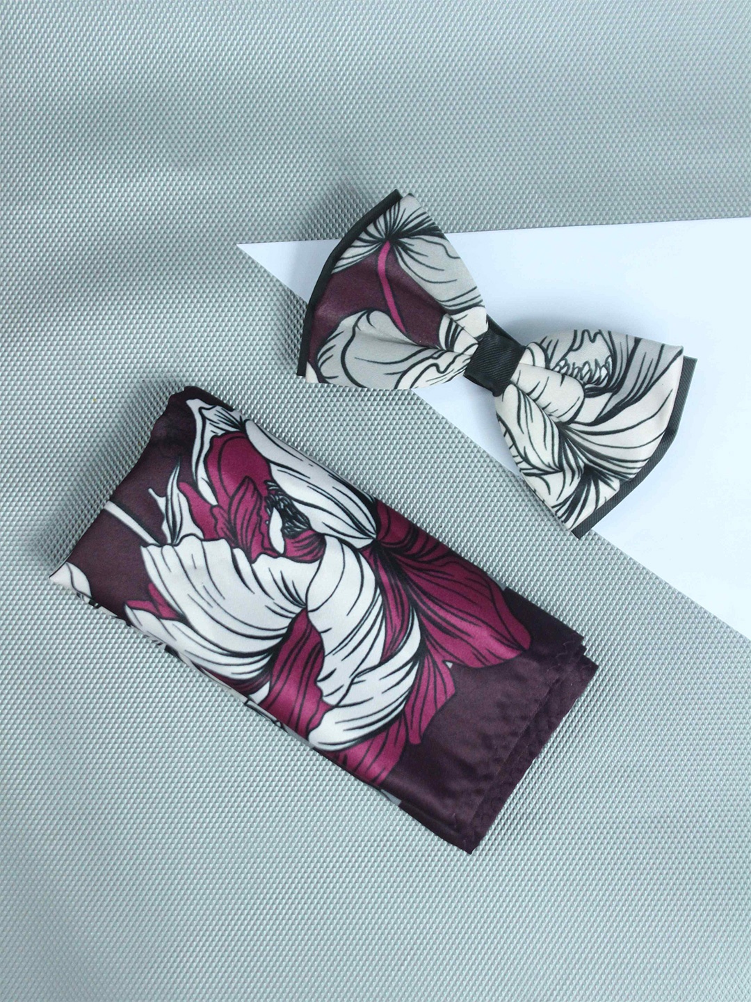 

Tossido Men Purple & Grey Printed Bow Tie