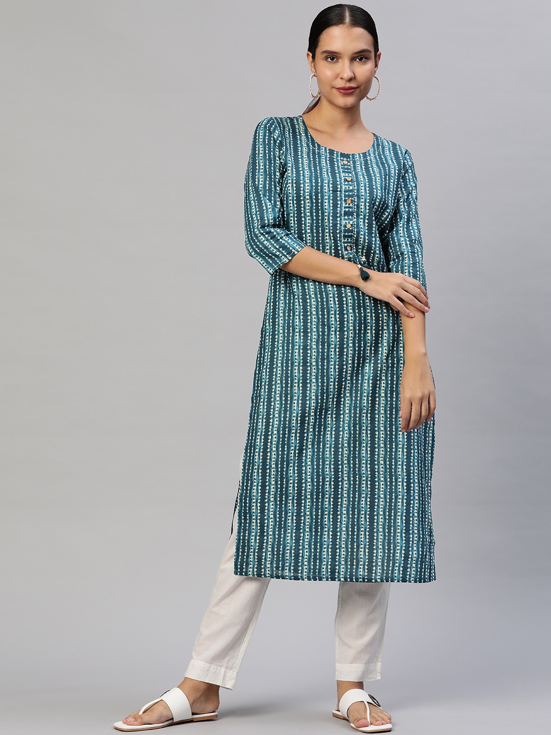 

PIROH Women Blue Bandhani Printed Pure Cotton Straight Kurta