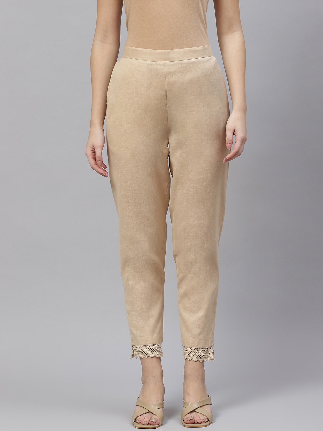 

PIROH Women Beige Cotton Flex Solid Cropped Trousers