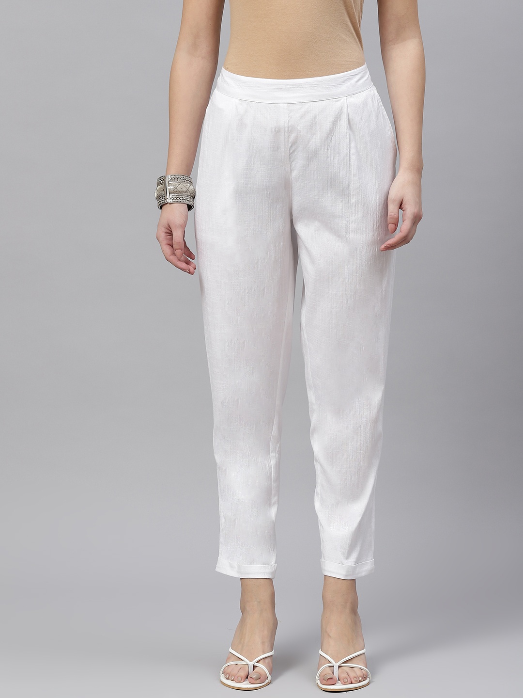 

PIROH Women White Solid Cropped Trousers