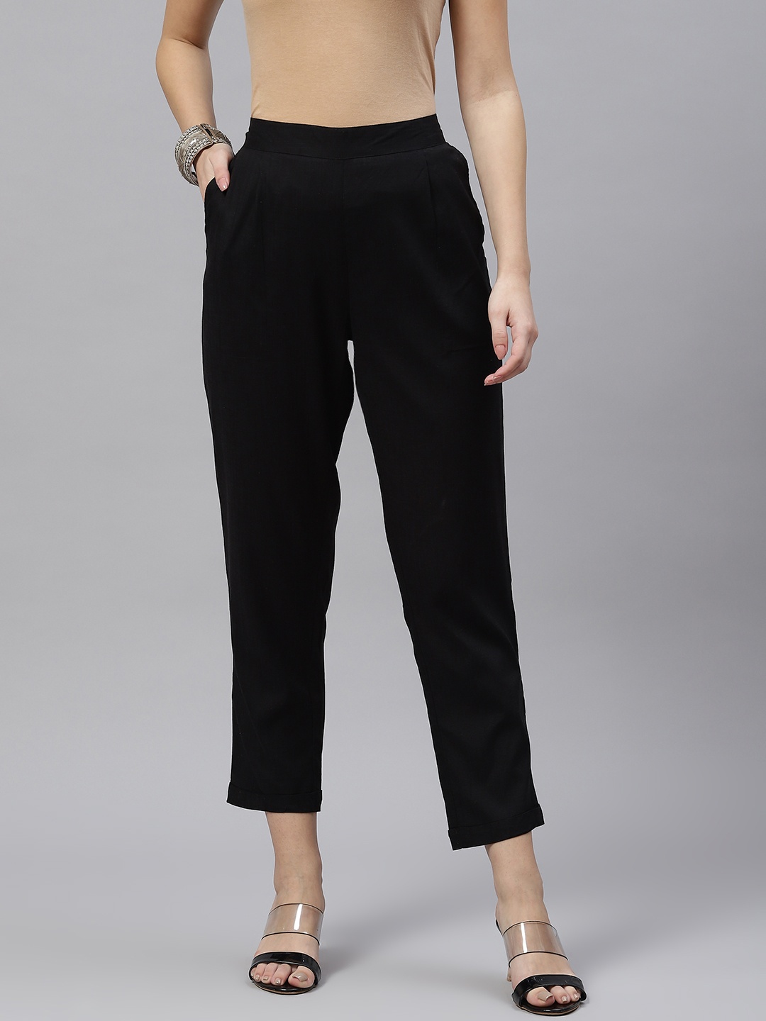 

PIROH Women Black Solid Cropped Trousers