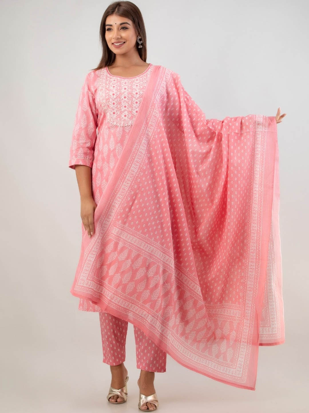 

SP DESIGNS Women Pink Ethnic Motifs Printed Gotta Patti Pure Cotton Kurta with Trousers & With Dupatta