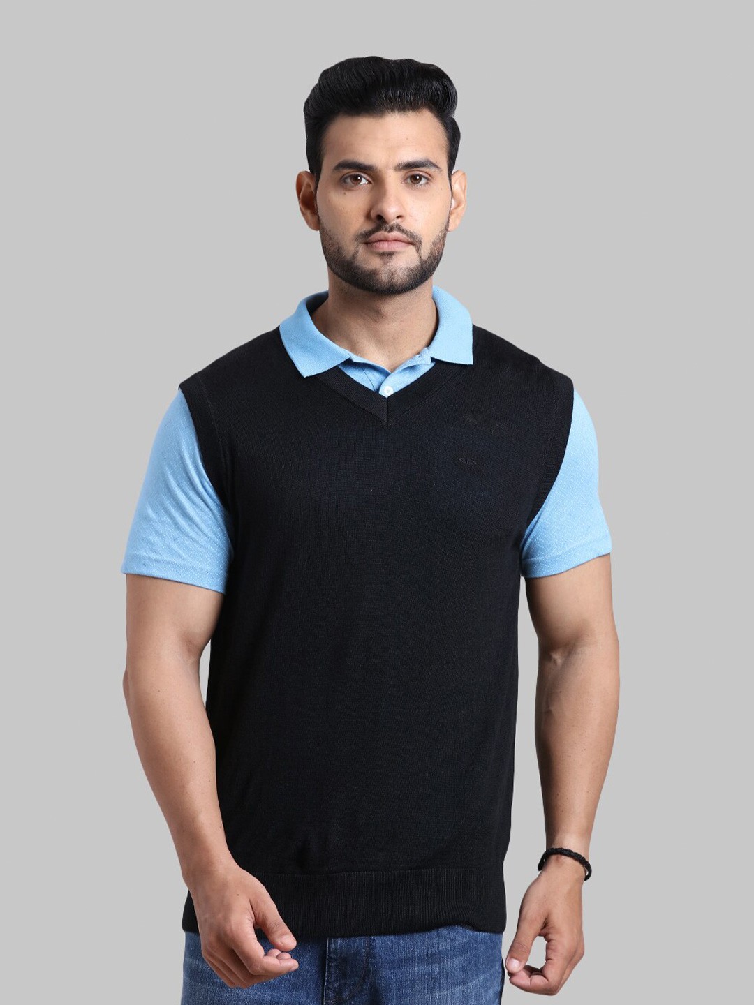 

ColorPlus Men Black Solid Sweater Vest