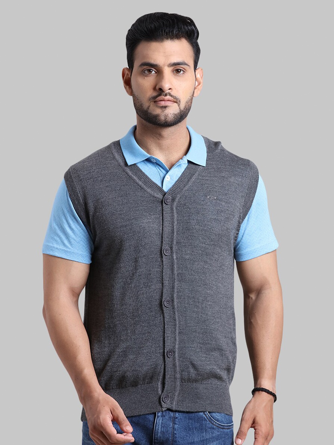 

ColorPlus Men Grey Solid Wool Sweater Vest