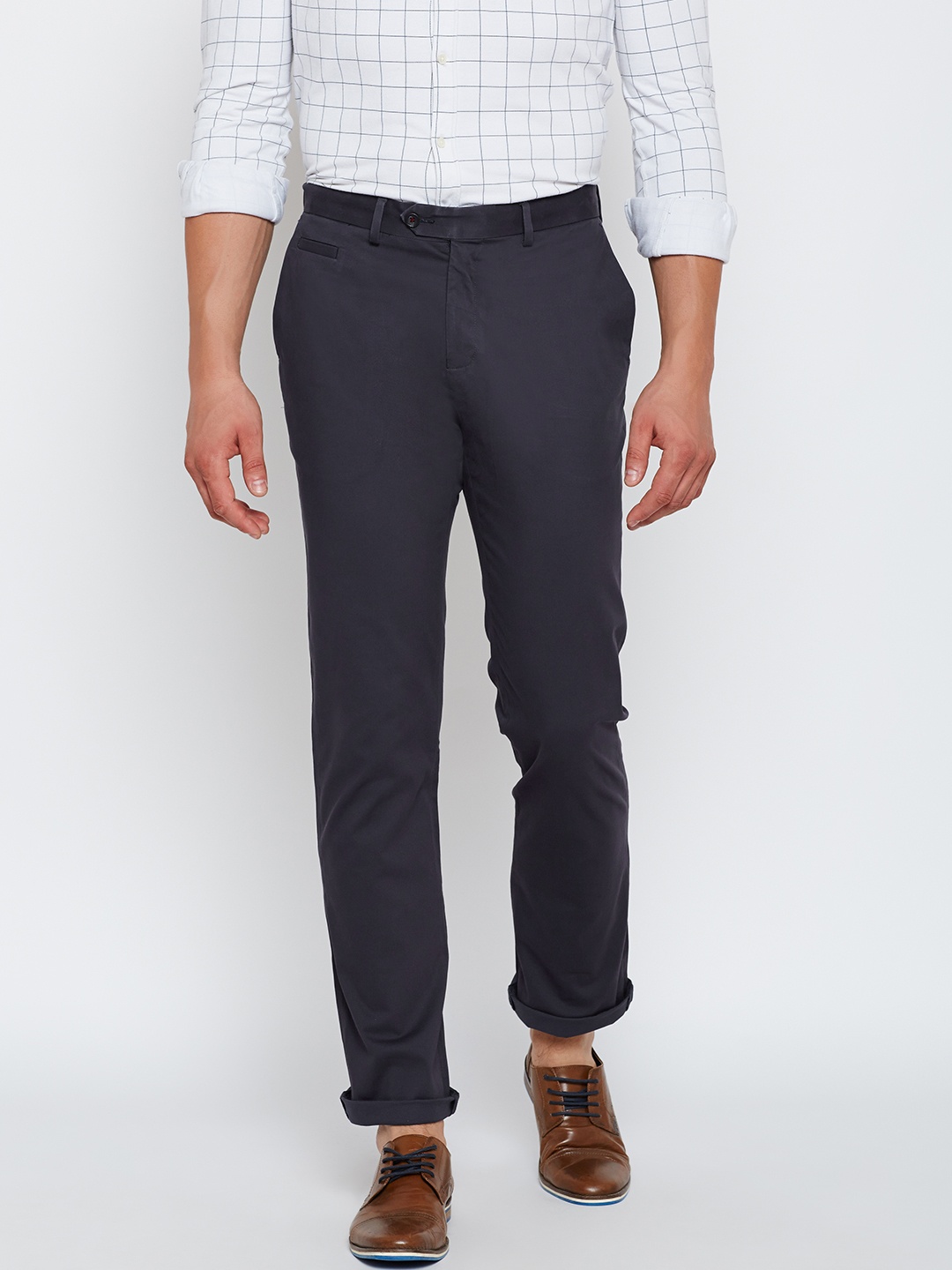 

Blackberrys Men Navy Sharp Fit Solid Chinos, Navy blue