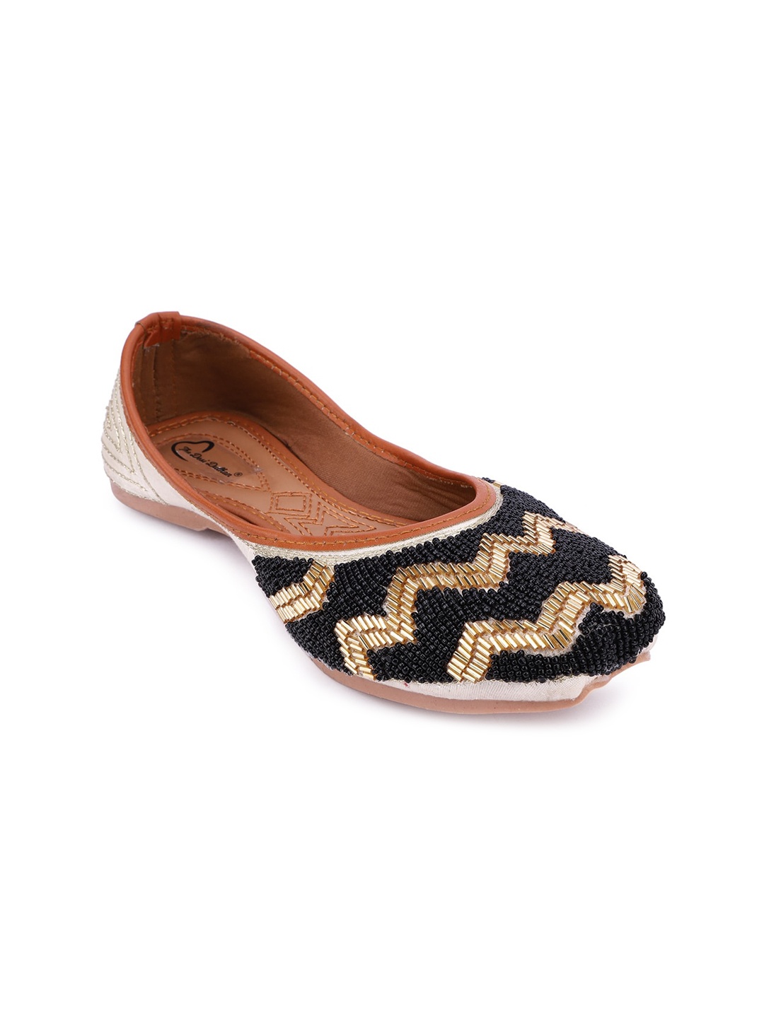 

The Desi Dulhan Women White Embellished Ethnic Mojaris Flats