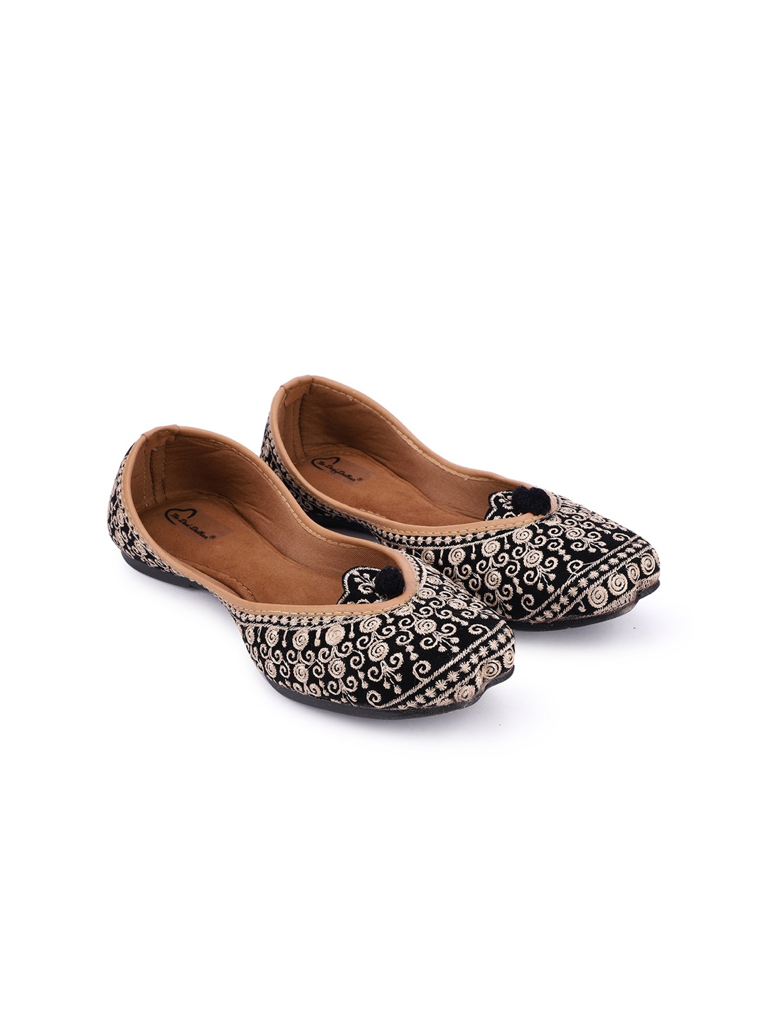

The Desi Dulhan Women Black Ethnic Mojaris Flats