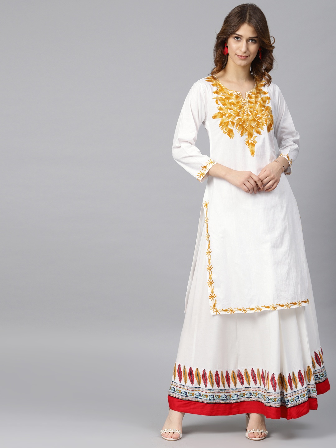 

Saadgi Women White Chikankari Embroidered Straight Kurta