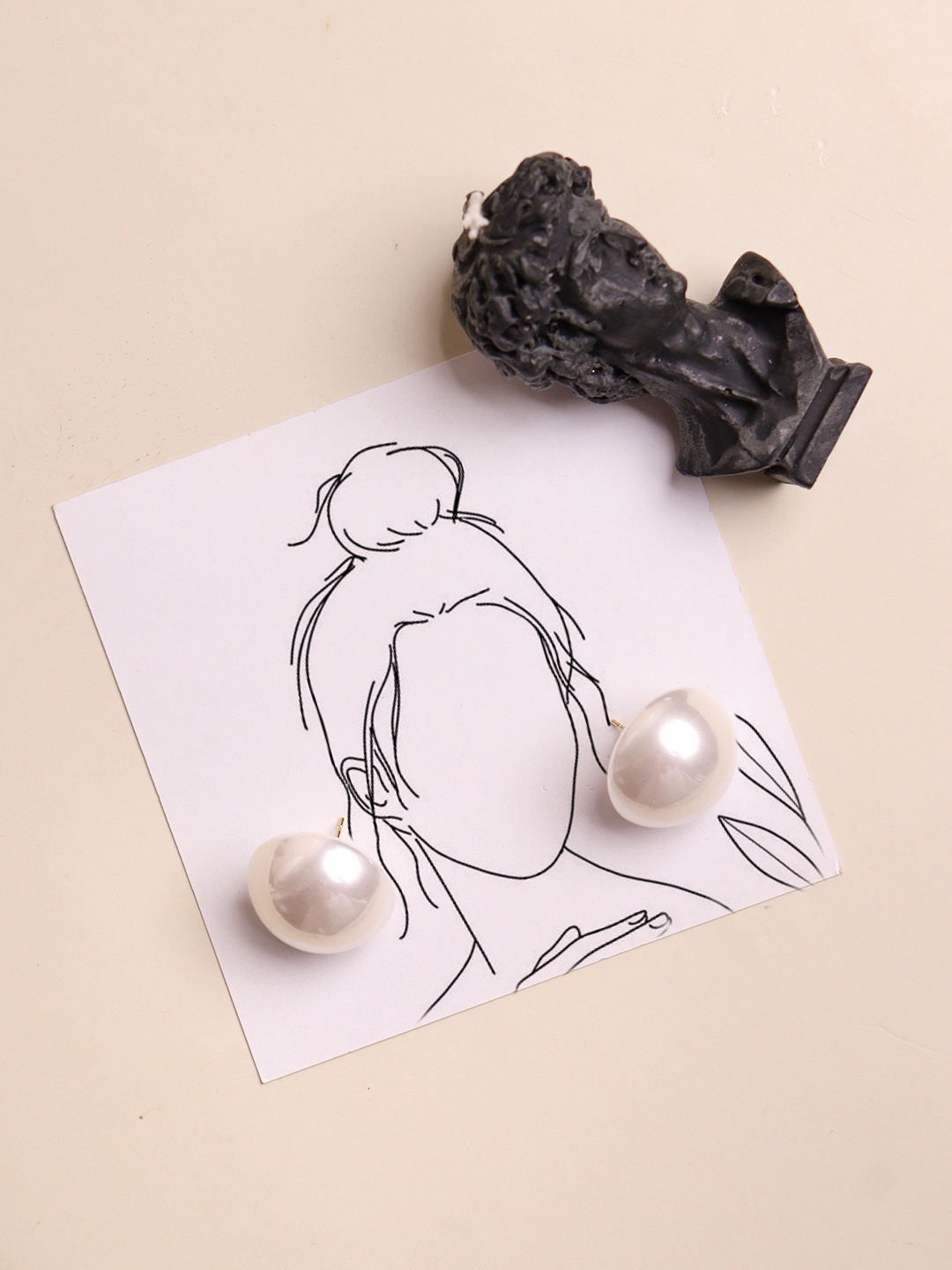 

CURIO COTTAGE White Contemporary Studs Earrings