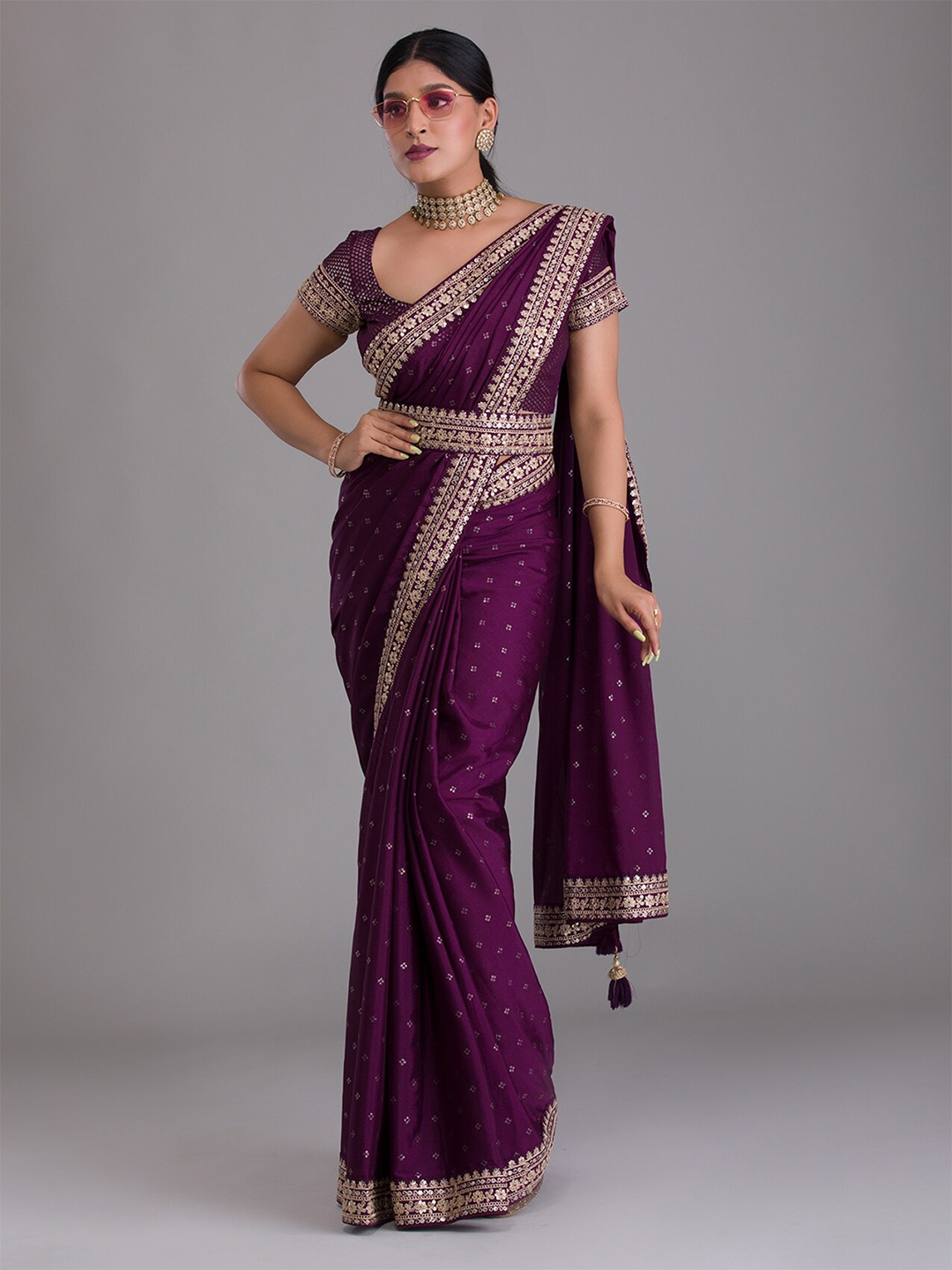 

Koskii Maroon & Gold-Toned Floral Embroidered Saree