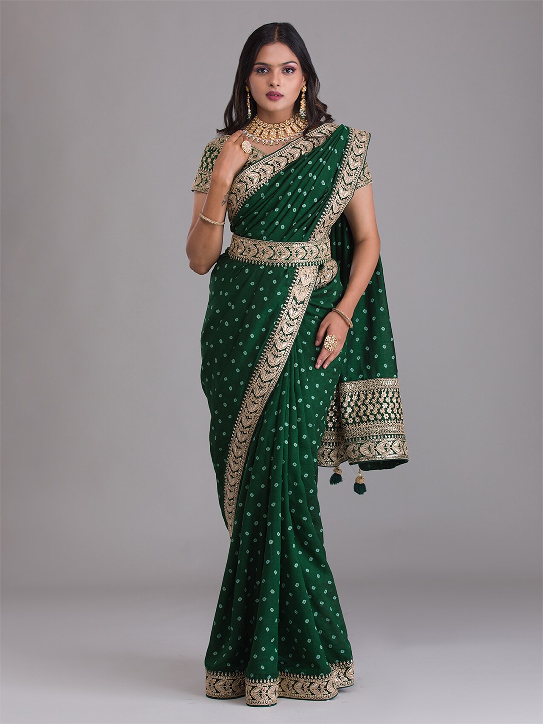 

Koskii Green & Gold-Toned Bandhani Zari Work Embroidered Saree
