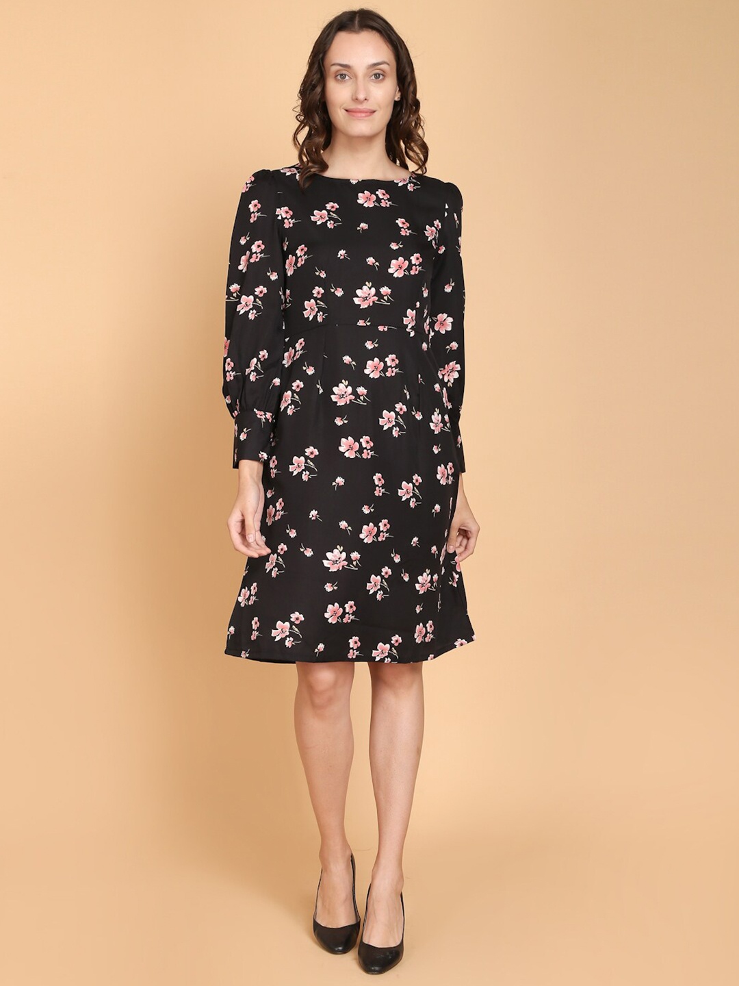 

DESI WOMANIYA Women Black & Pink Floral Printed Crepe A-Line Dress