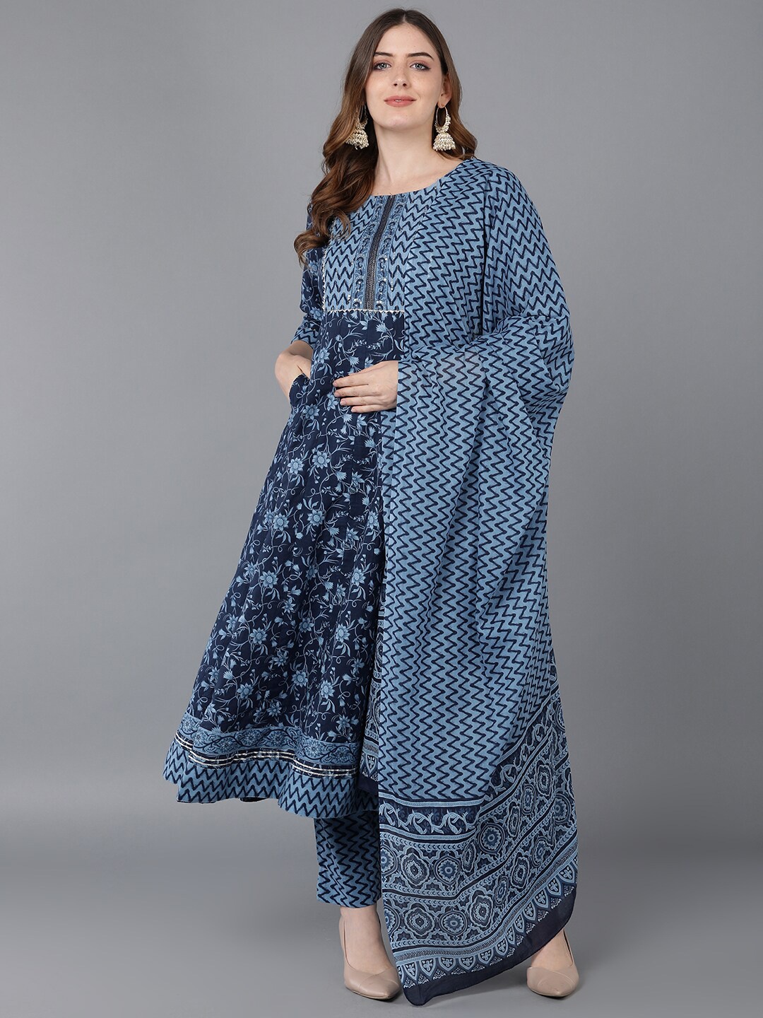 

AHIKA Women Blue Floral Printed Pure Cotton Kurta with Trousers & With Dupatta