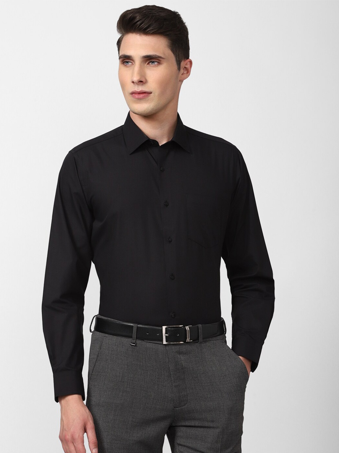 

Van Heusen Men Black Solid Formal Shirt