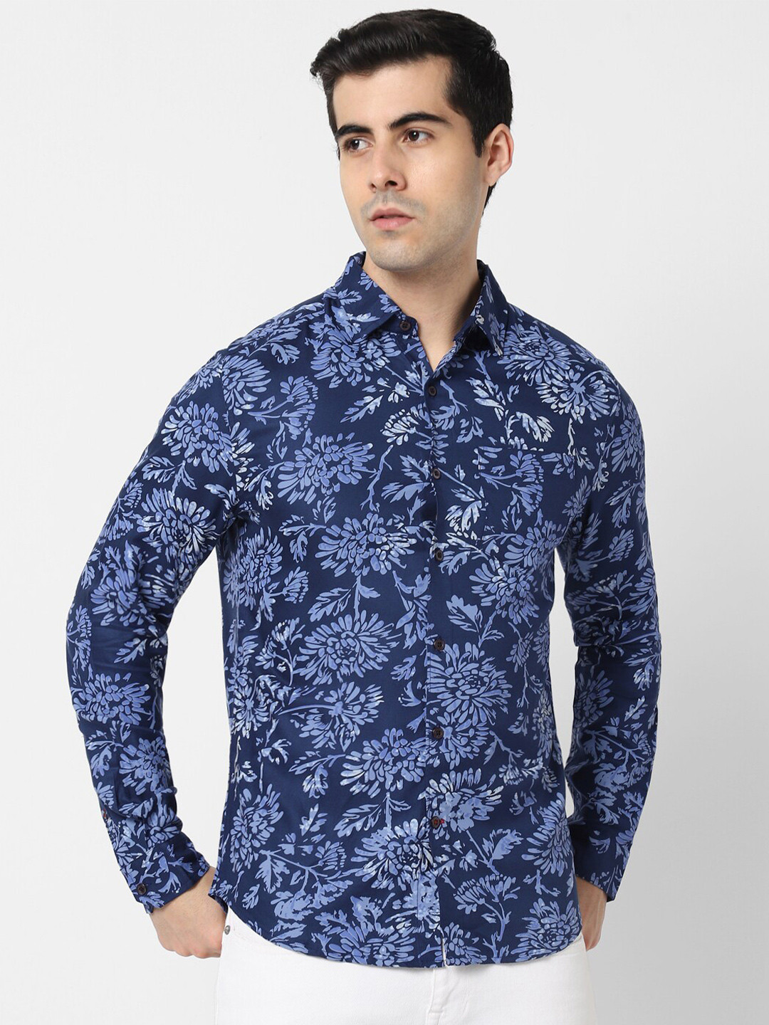 

VASTRADO Men Blue Comfort Floral Printed Casual Shirt