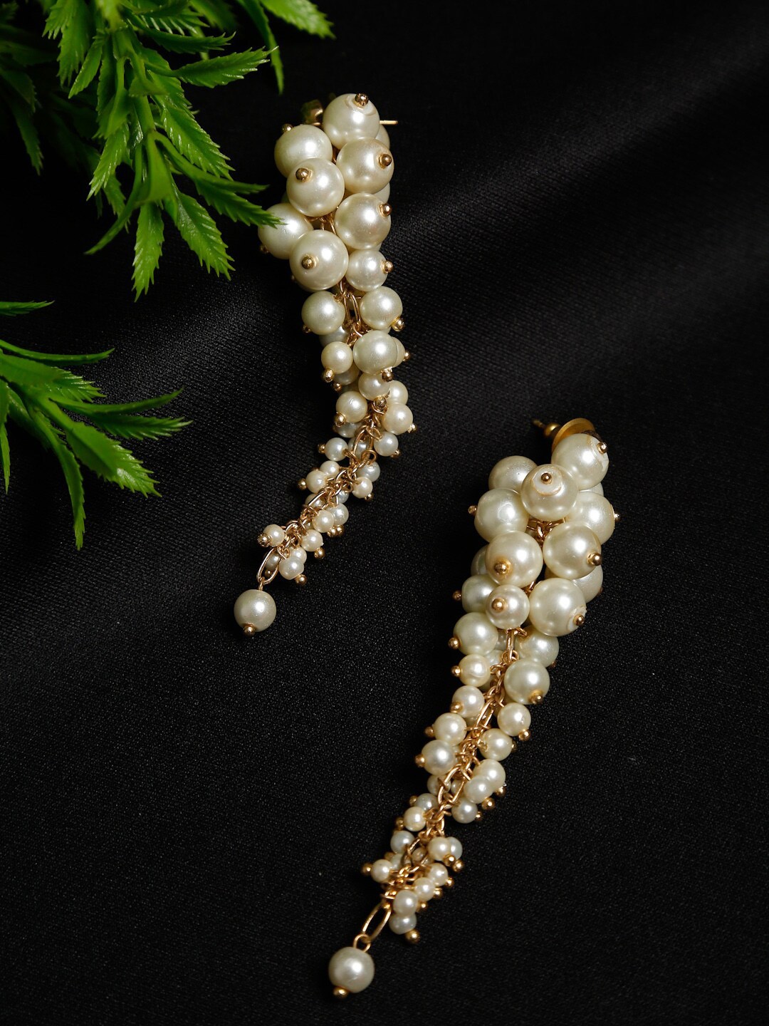 

Madame Rose Gold Contemporary Bunch of pearl Drop Earrings