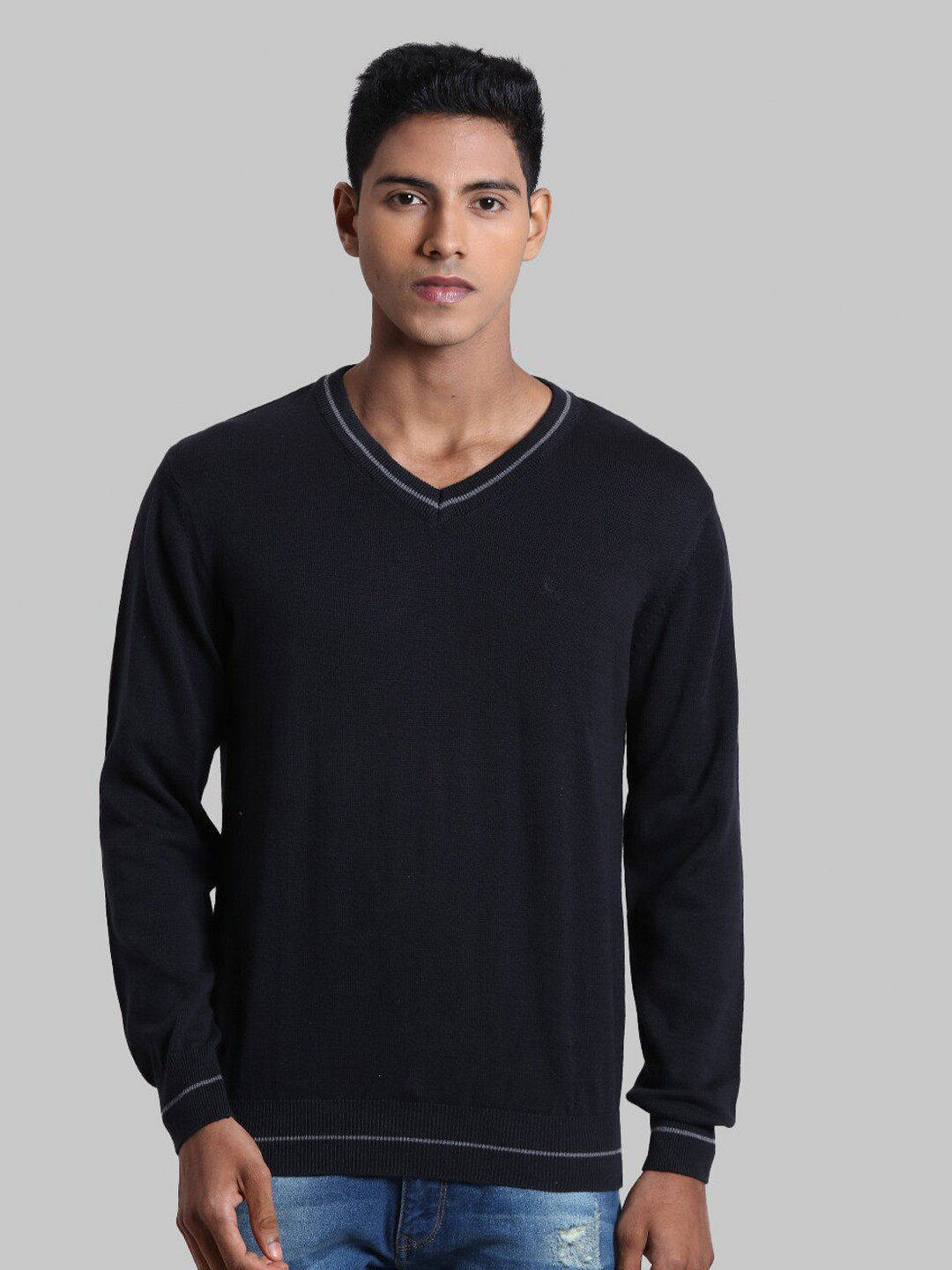 

Parx Men Black Solid V-neck Pullover Sweater