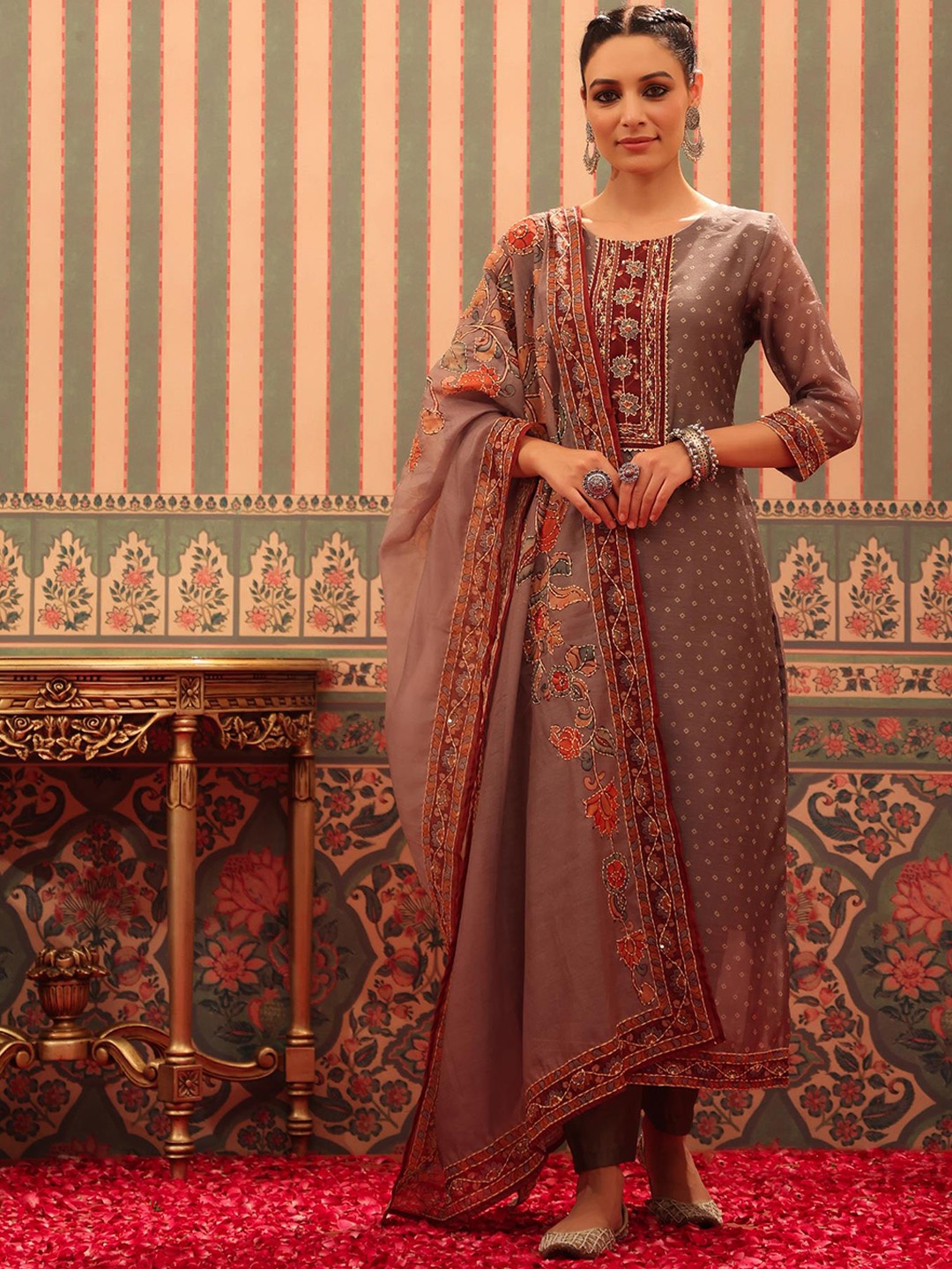 

SCAKHI Women Grey Printed High Slit Gotta Patti Chanderi Silk Kurta with Trousers & With Dupatta