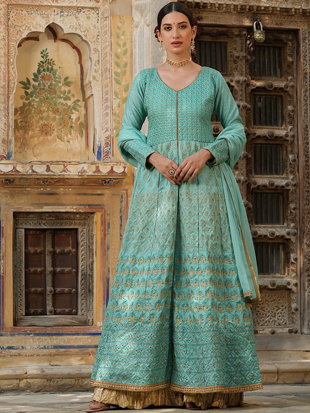 

SCAKHI Women Sea Green Ethnic Motifs Embroidered High Slit Kurta with Trousers & With Dupatta