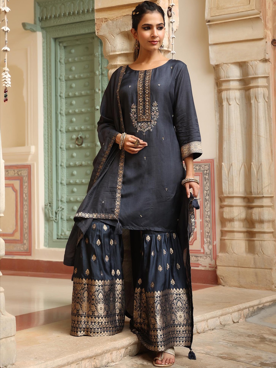 

SCAKHI Women Grey Ethnic Motifs Yoke Design Beads and Stones Pure Silk Kurti with Sharara & With Dupatta