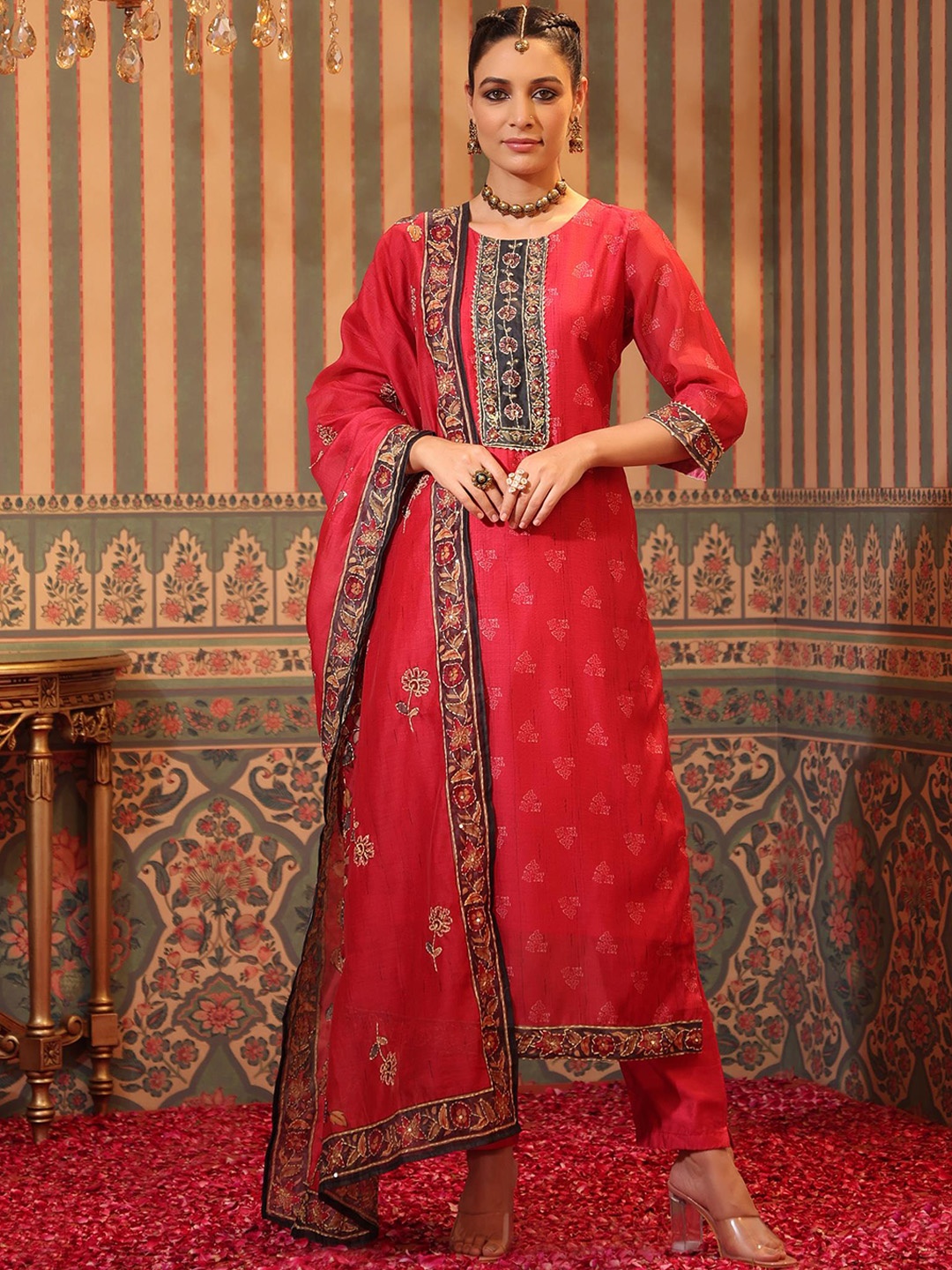 

SCAKHI Women Fuchsia Ethnic Motifs Gotta Patti Chanderi Silk Kurta with Trousers & With Dupatta