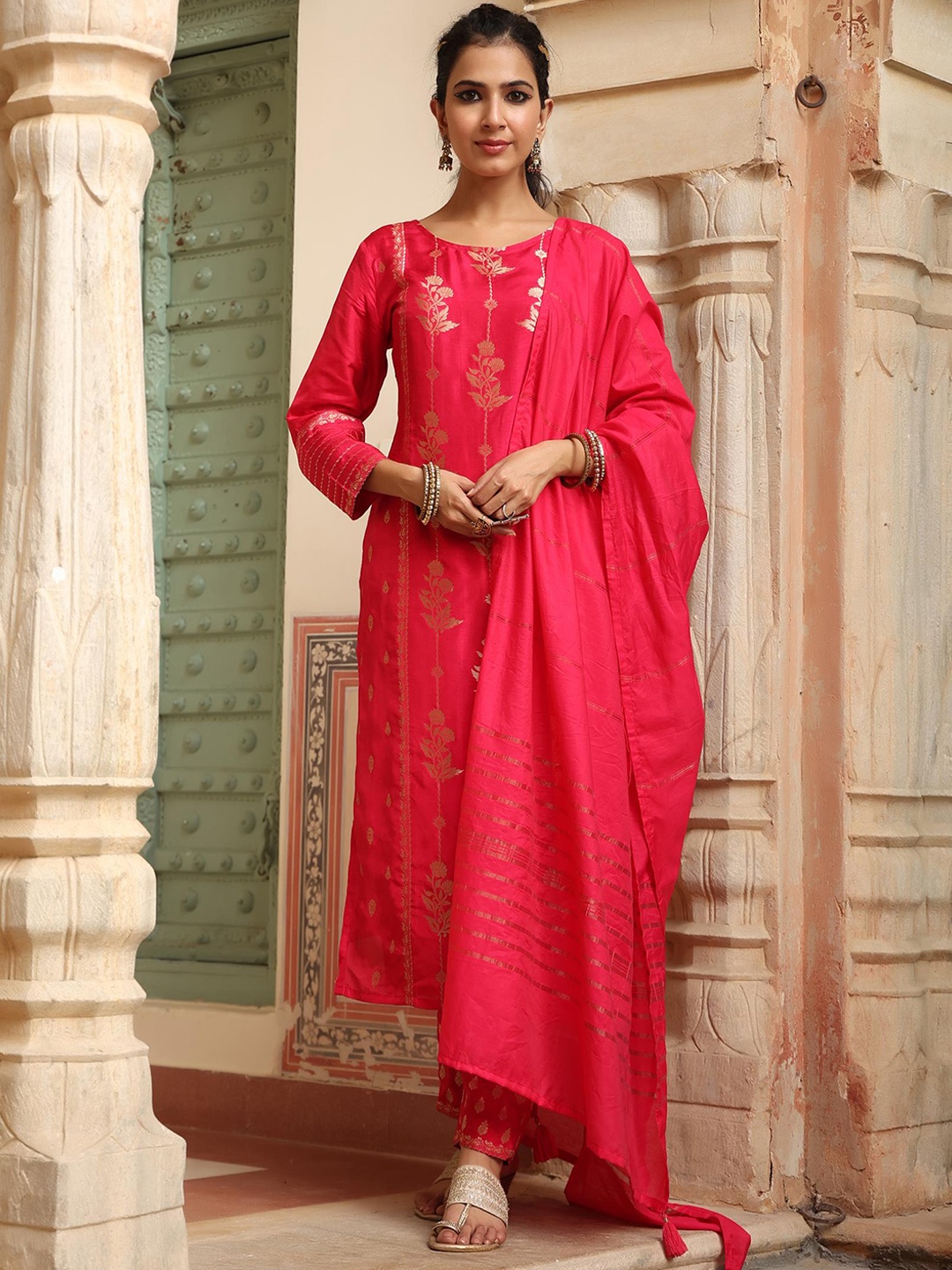 

SCAKHI Women Fuchsia Ethnic Motifs Printed Gotta Patti Pure Silk Kurta with Trousers & With Dupatta