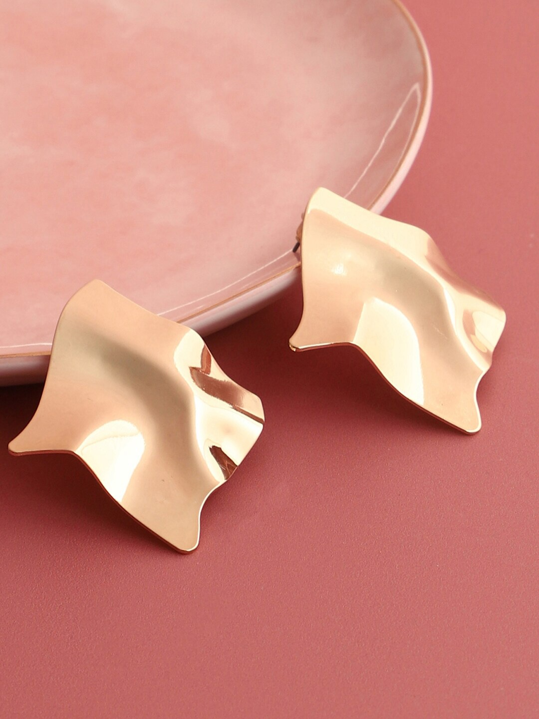 

SOHI Gold-Plated Contemporary Studs Earrings