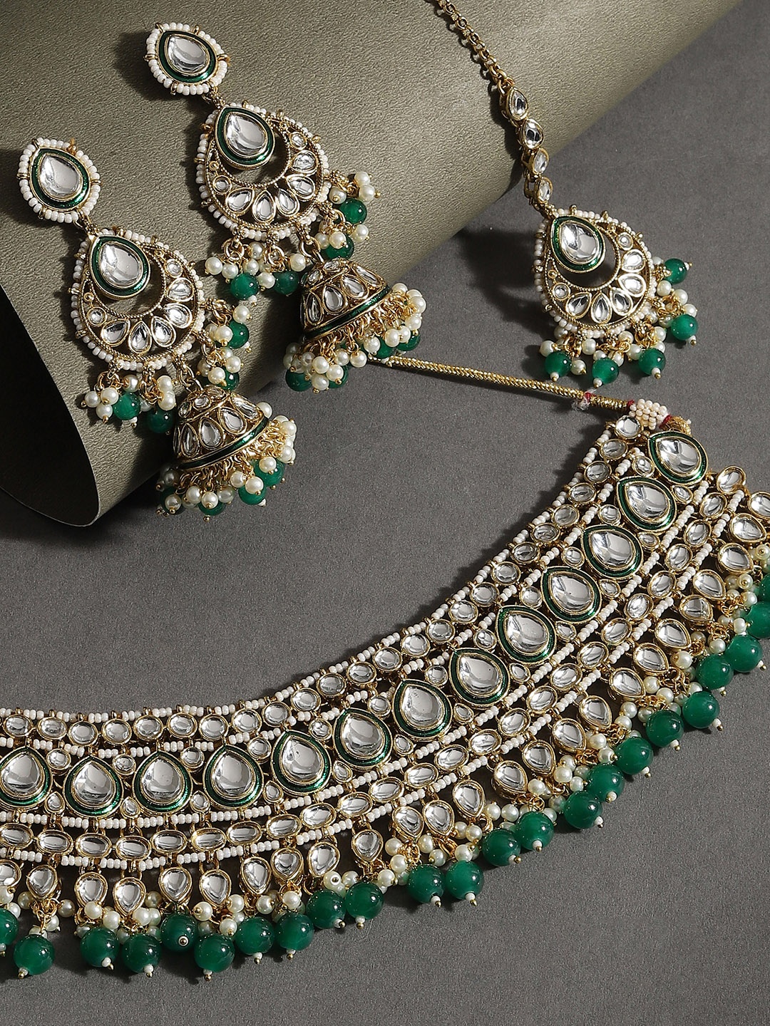 

SOHI Gold-Plated White & Green Kundan-Studded & Beaded Jewellery Set