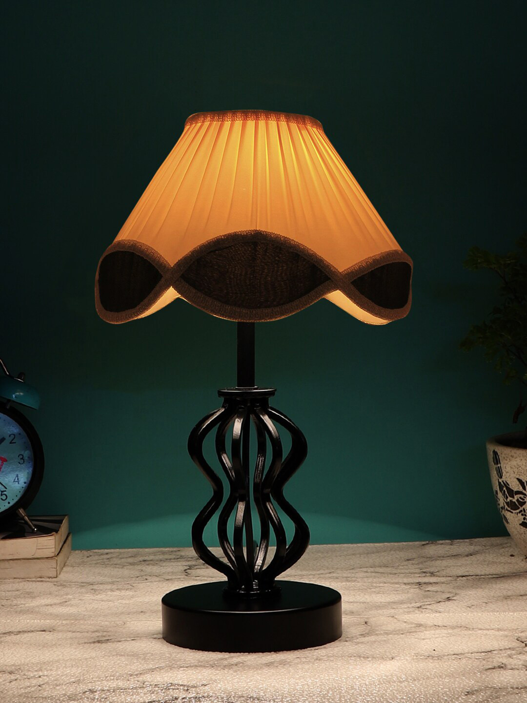 

Devansh White & Black Solid Table Lamps