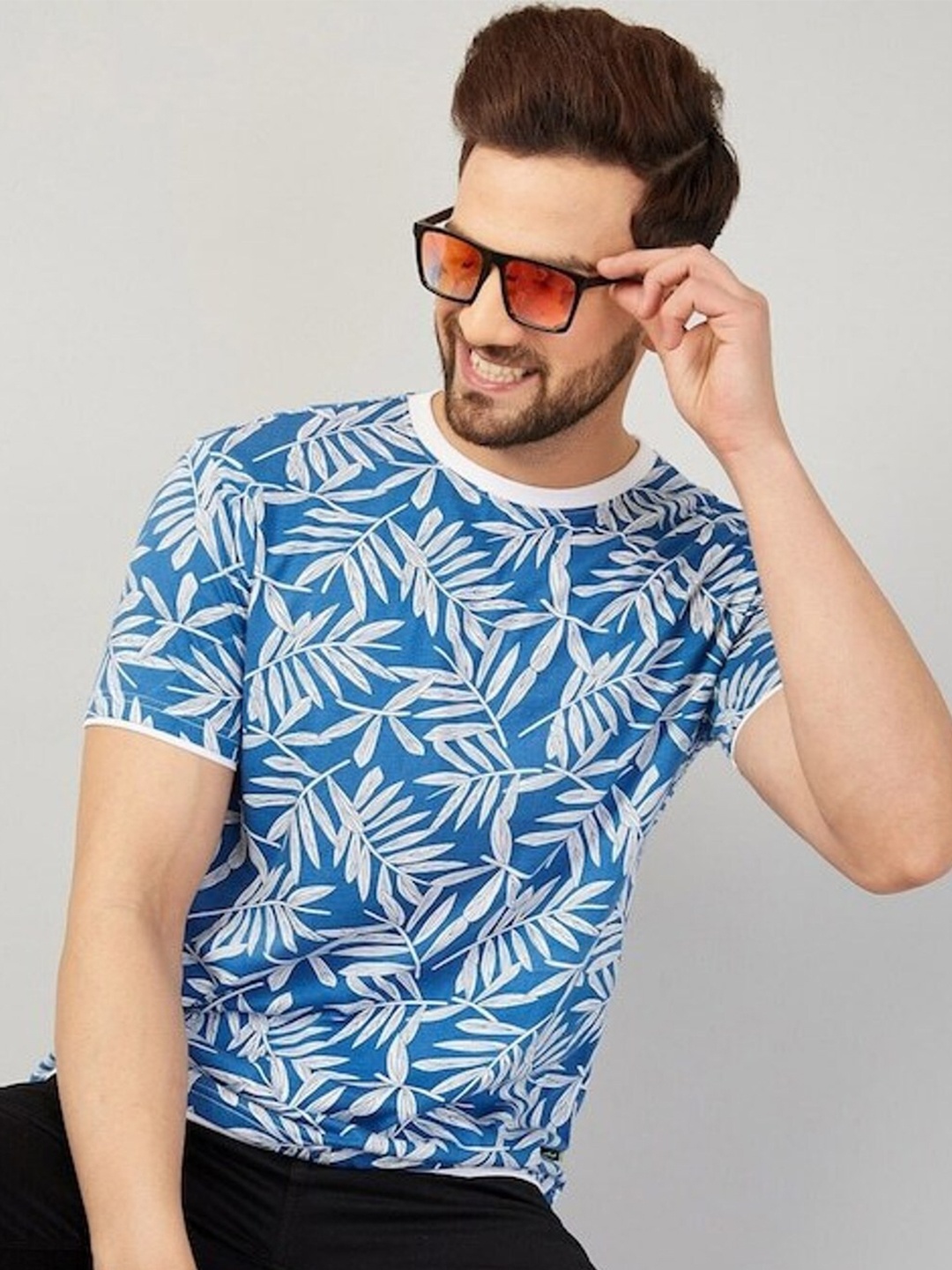 

Rodzen Men Blue Tropical Printed Pure Cotton T-shirt