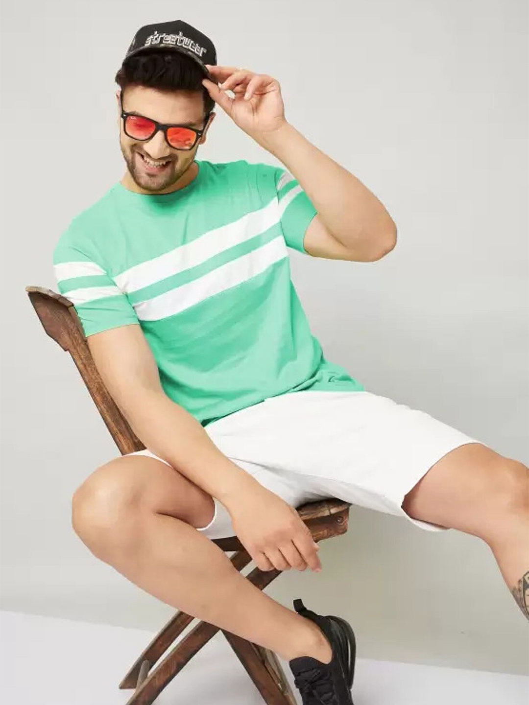 

Rodzen Men Green Striped Round Neck Cotton T-shirt