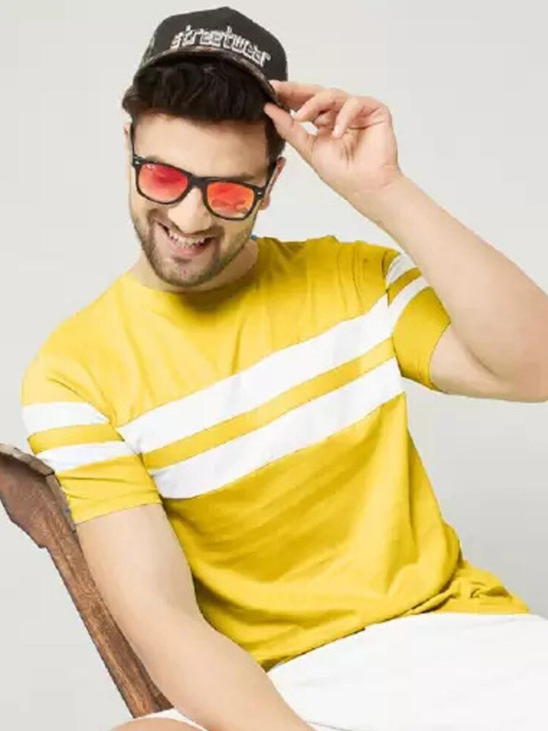

Rodzen Men Yellow Colourblocked T-shirt