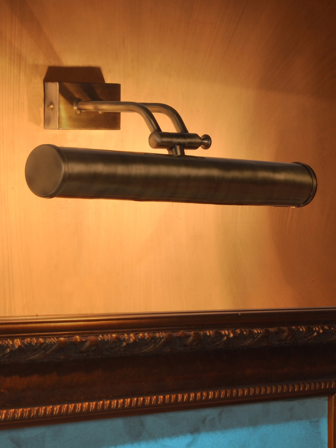 

Fos Lighting Gold-Toned Wall Lamp
