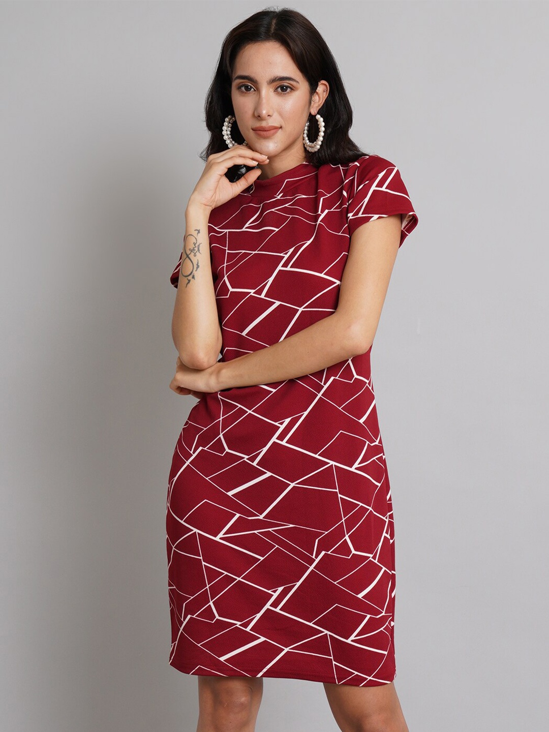 

Risirioutfit Maroon Sheath Printed Geometric Dress