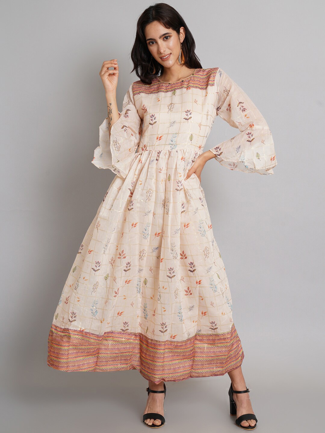 

Risirioutfit Off White Floral Maxi Dress