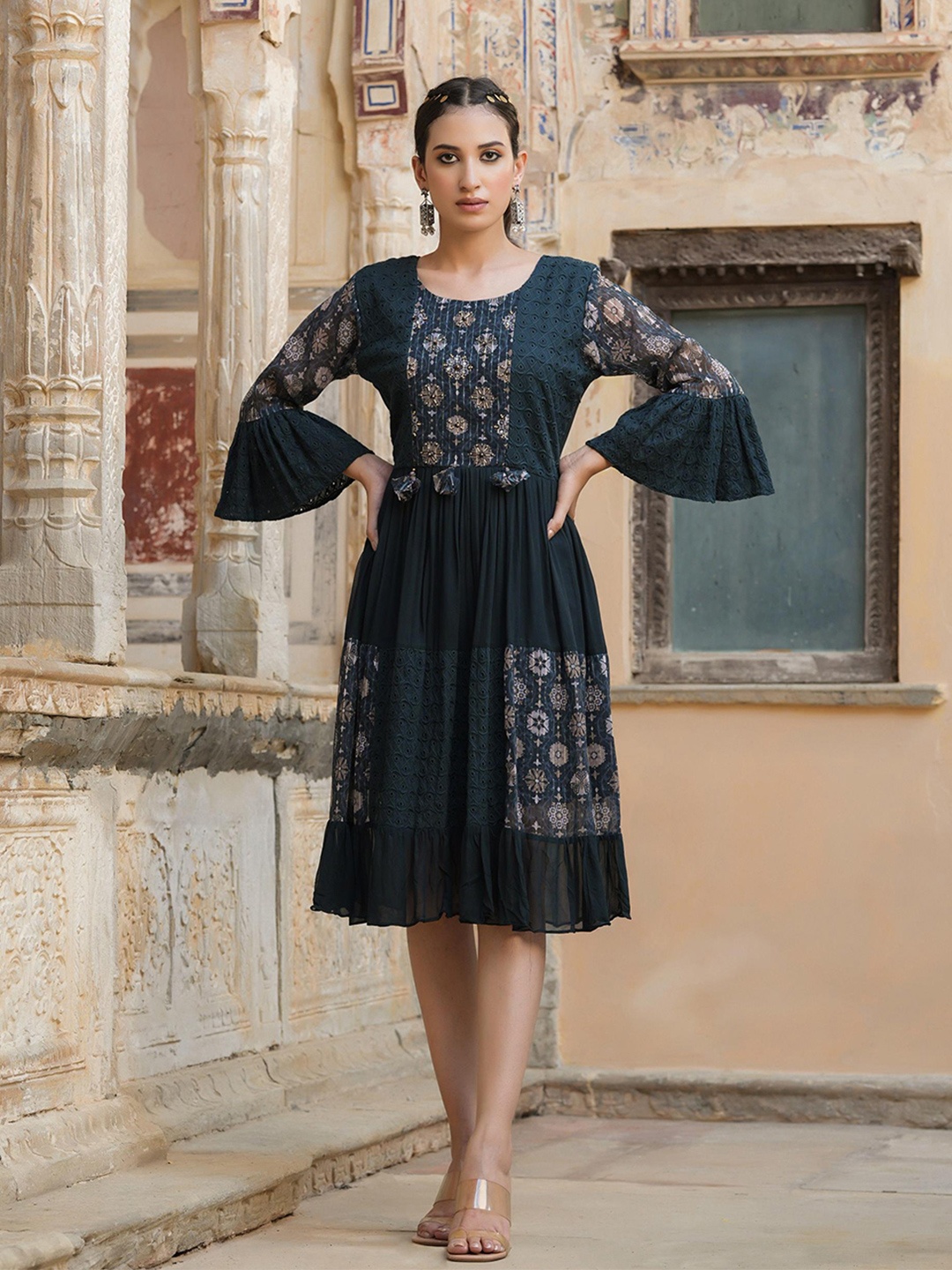 

SCAKHI Women Green & Beige Self Design Georgette Ethnic Midi Dress