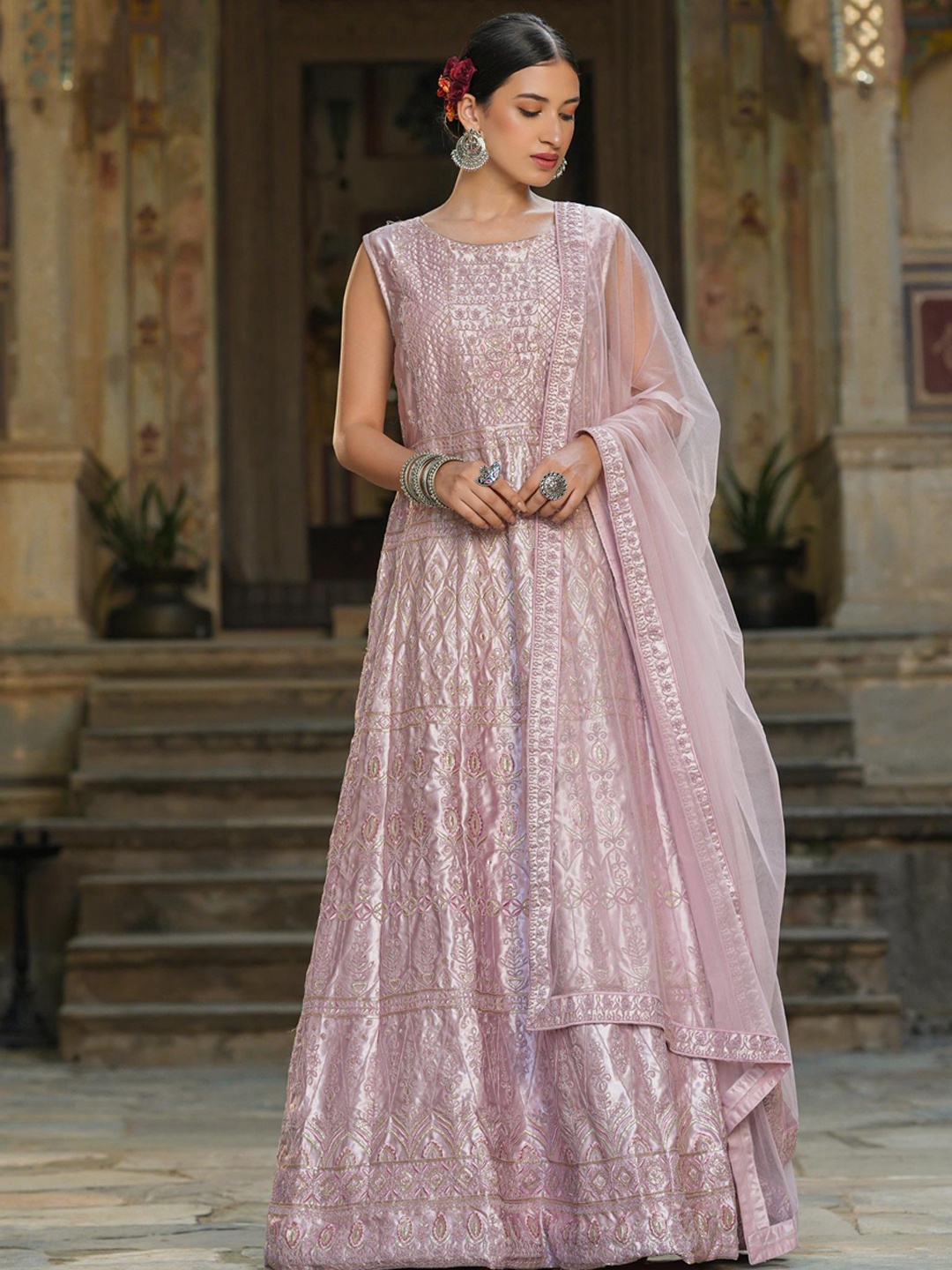 

SCAKHI Women Lavender & Silver-Toned Ethnic Motifs Embroidered Thread Work Pastels Satin Kurta