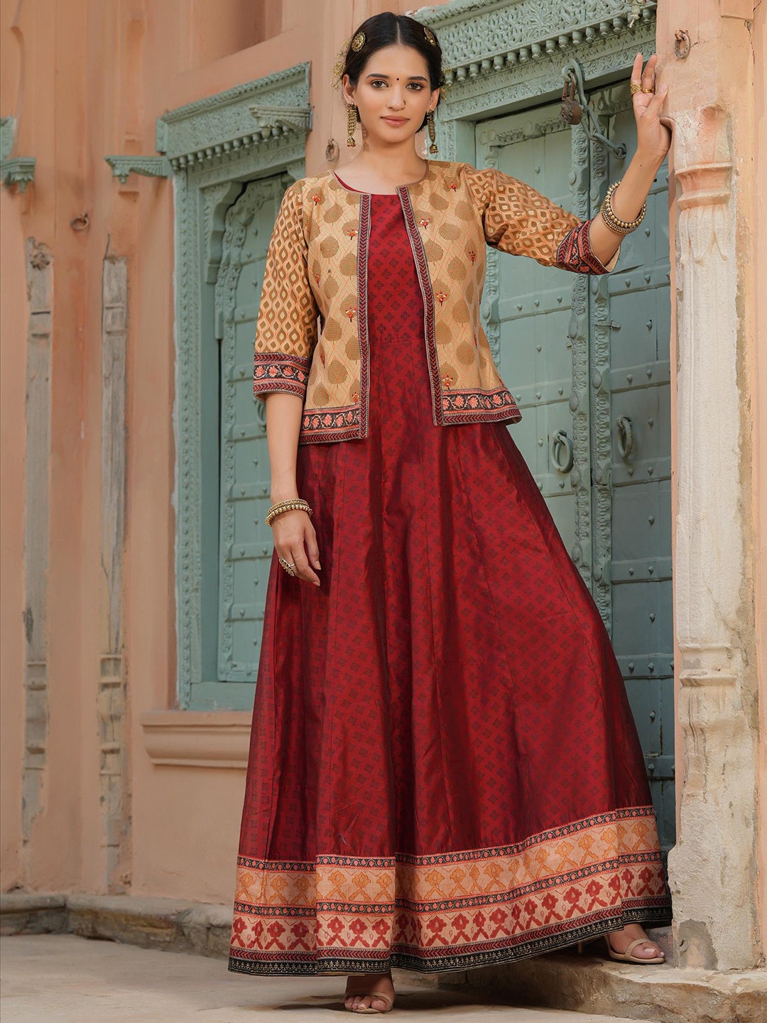 

SCAKHI Women Maroon Ethnic Motifs Printed Silk Kurta With Jacket