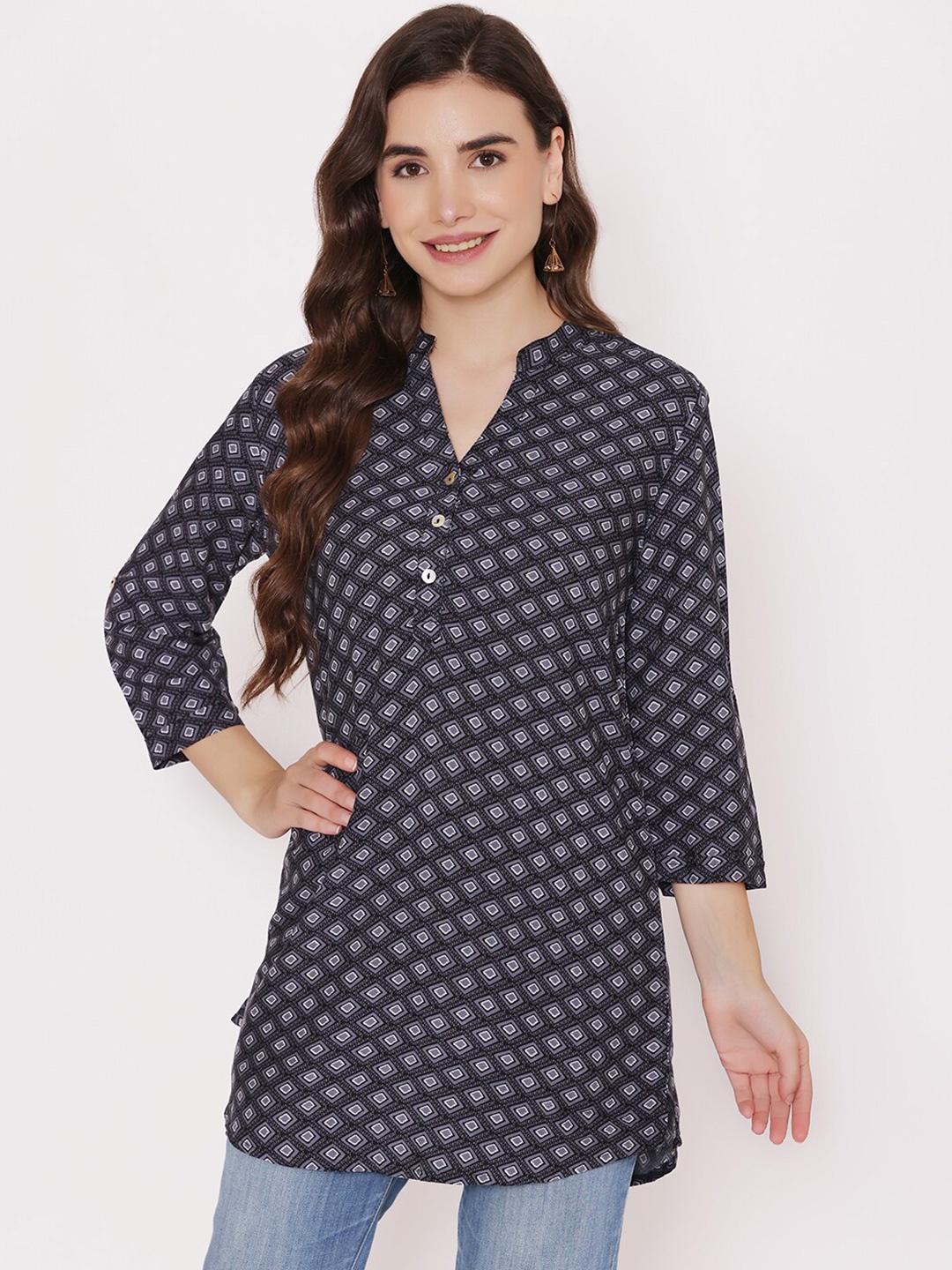 

Vami Black Geometric Printed Kurti