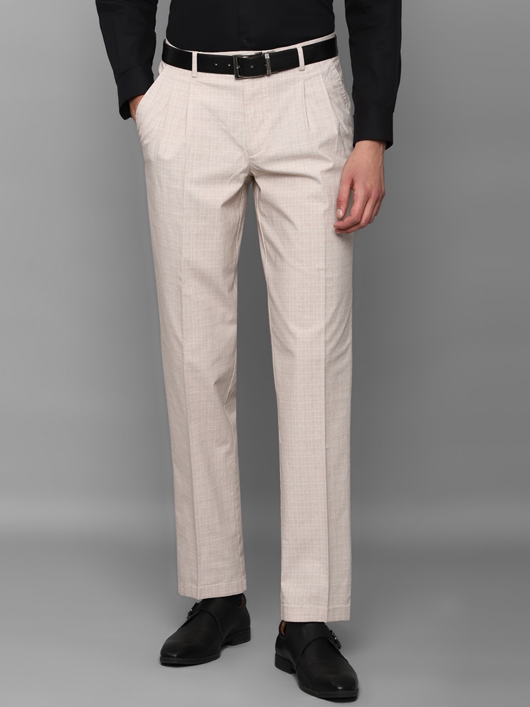 

Louis Philippe Men Cream-Coloured Checked Slim Fit Pleated Trousers