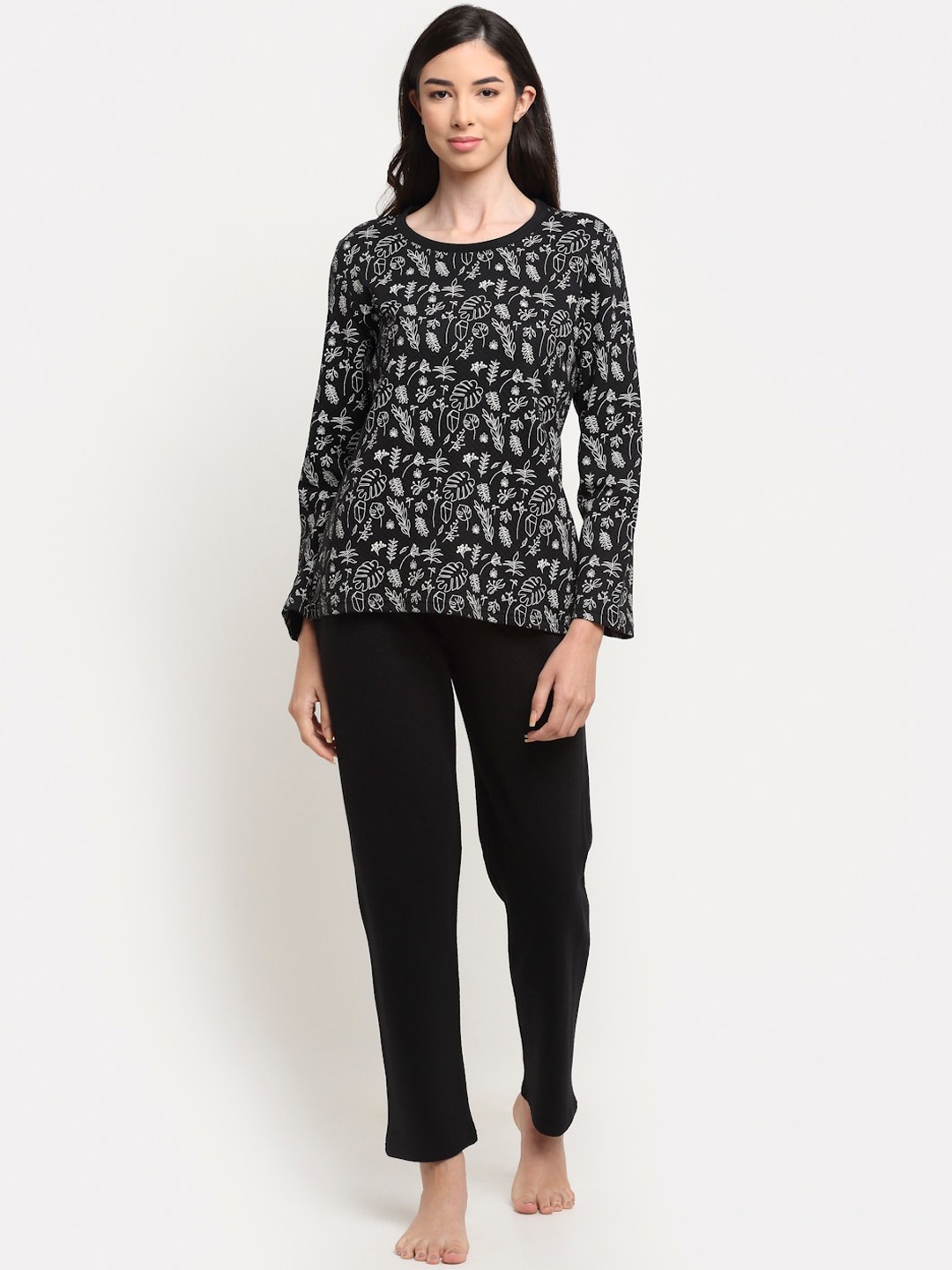 

Kanvin Women Black & White Printed Night suit