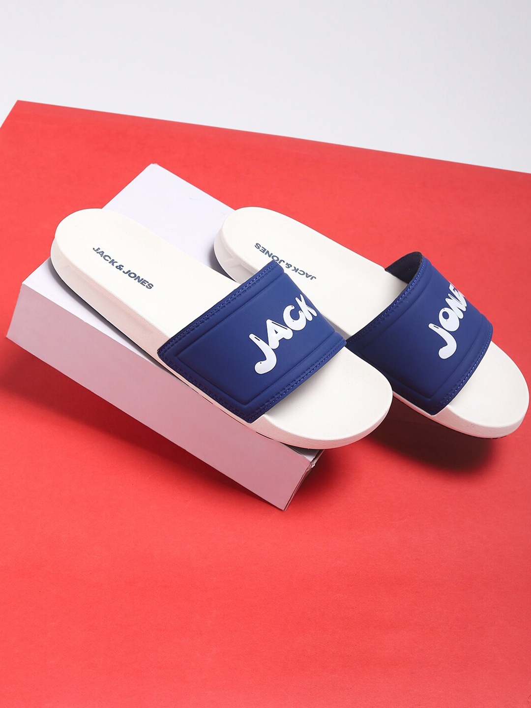 

Jack & Jones Men White & Navy Blue Printed Sliders